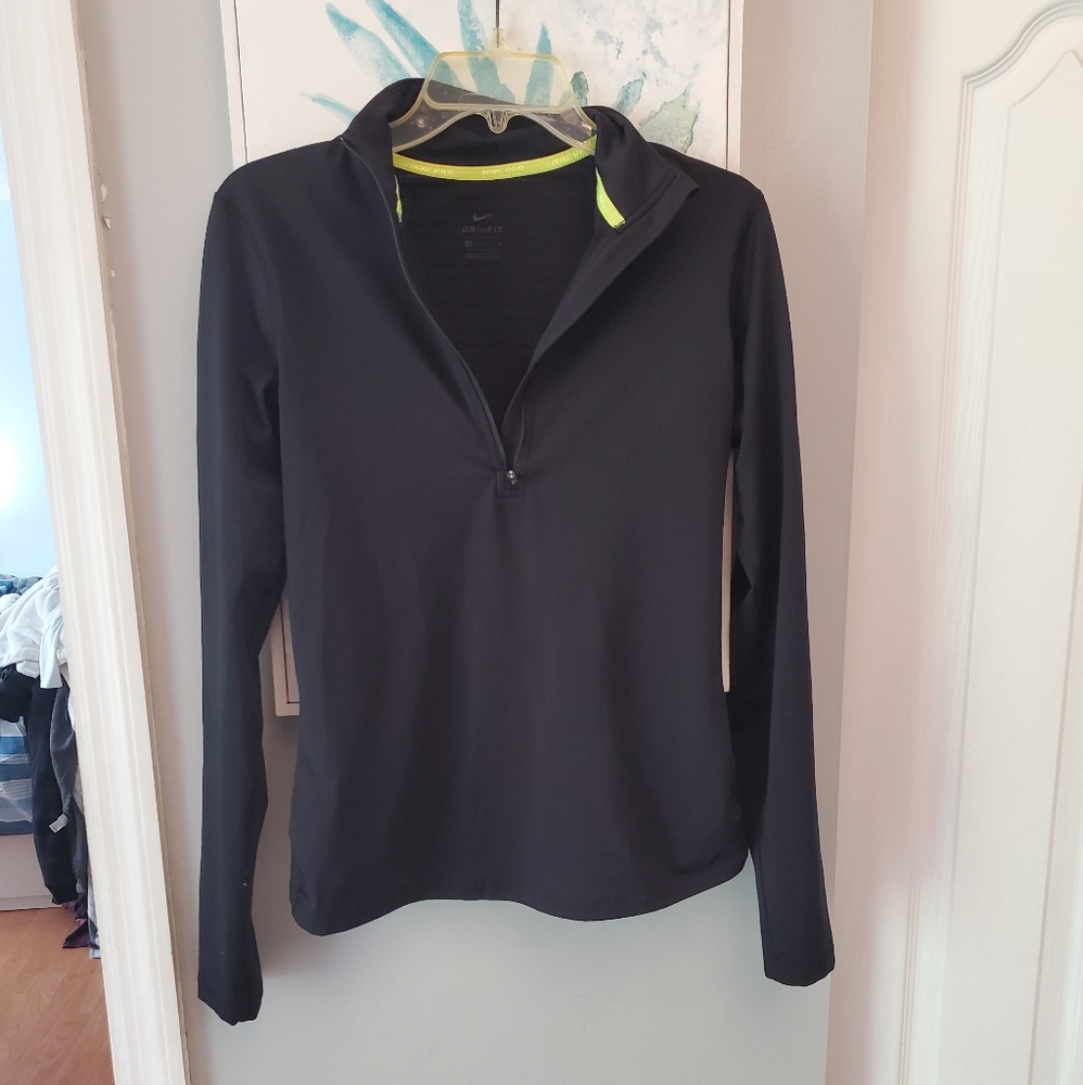 2 nike long sleeve tops